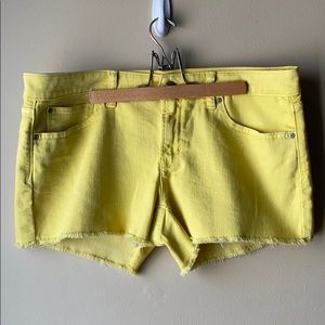 ✨BRAND NEW✨ GAP 1969 NEON YELLOW LOW RISE DENIM SHORTS FOR SUMMER